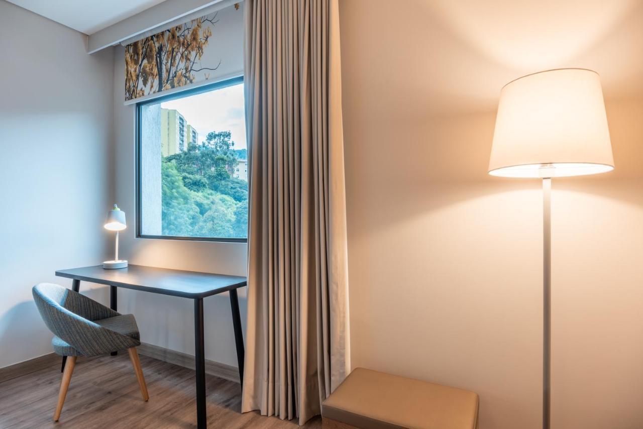 Hotel Fairfield By Marriott Medellin Sabaneta à Itagüí Extérieur photo