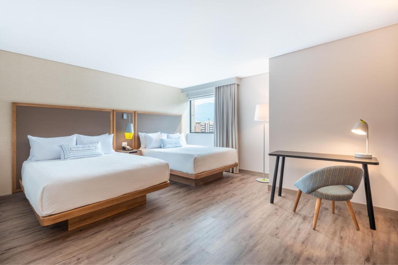 Hotel Fairfield By Marriott Medellin Sabaneta à Itagüí Extérieur photo