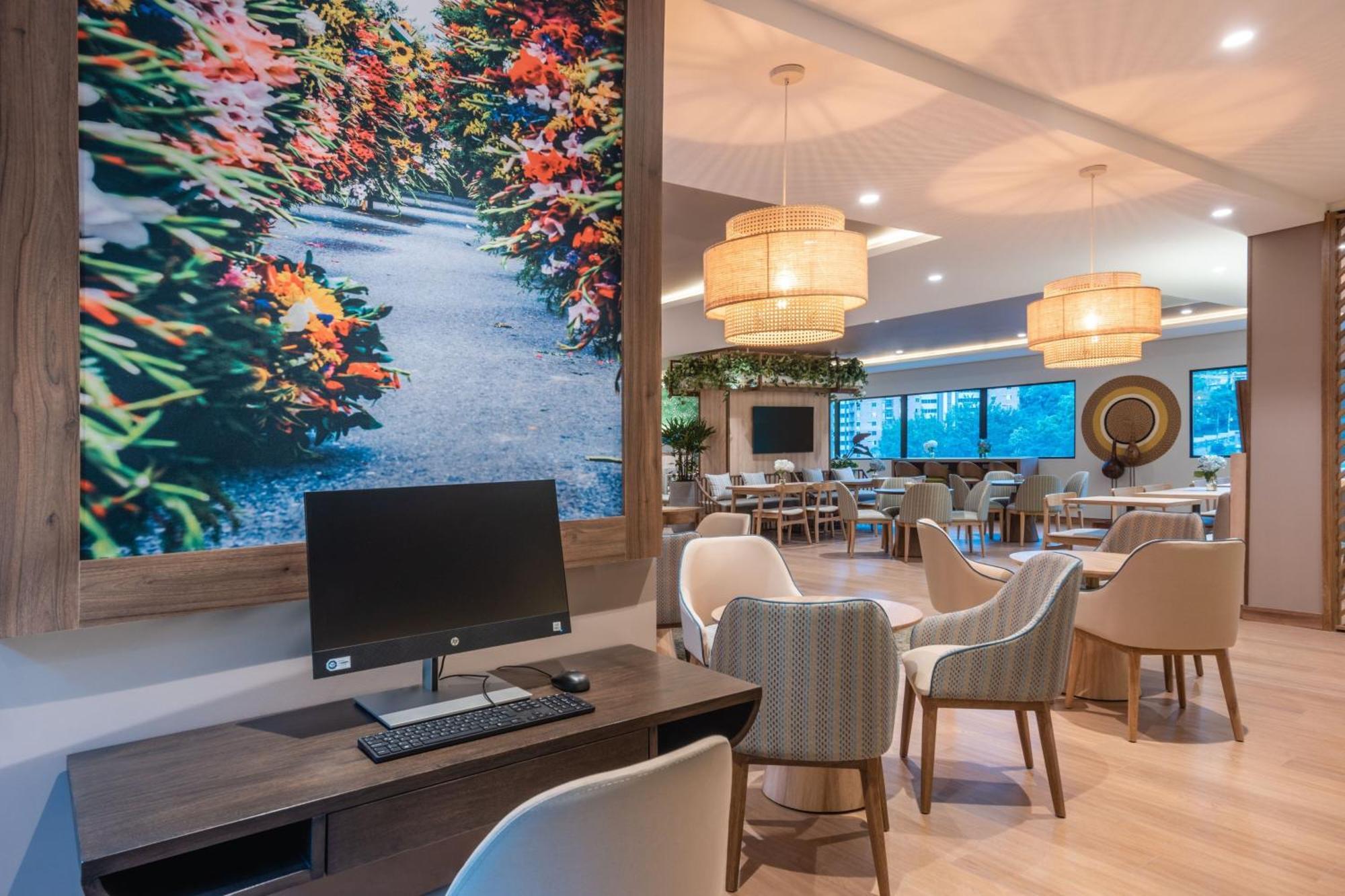 Hotel Fairfield By Marriott Medellin Sabaneta à Itagüí Extérieur photo