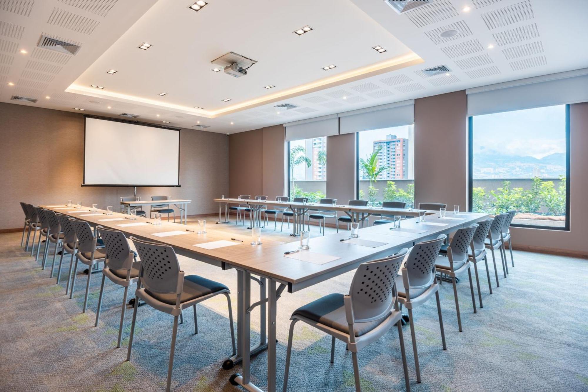 Hotel Fairfield By Marriott Medellin Sabaneta à Itagüí Extérieur photo