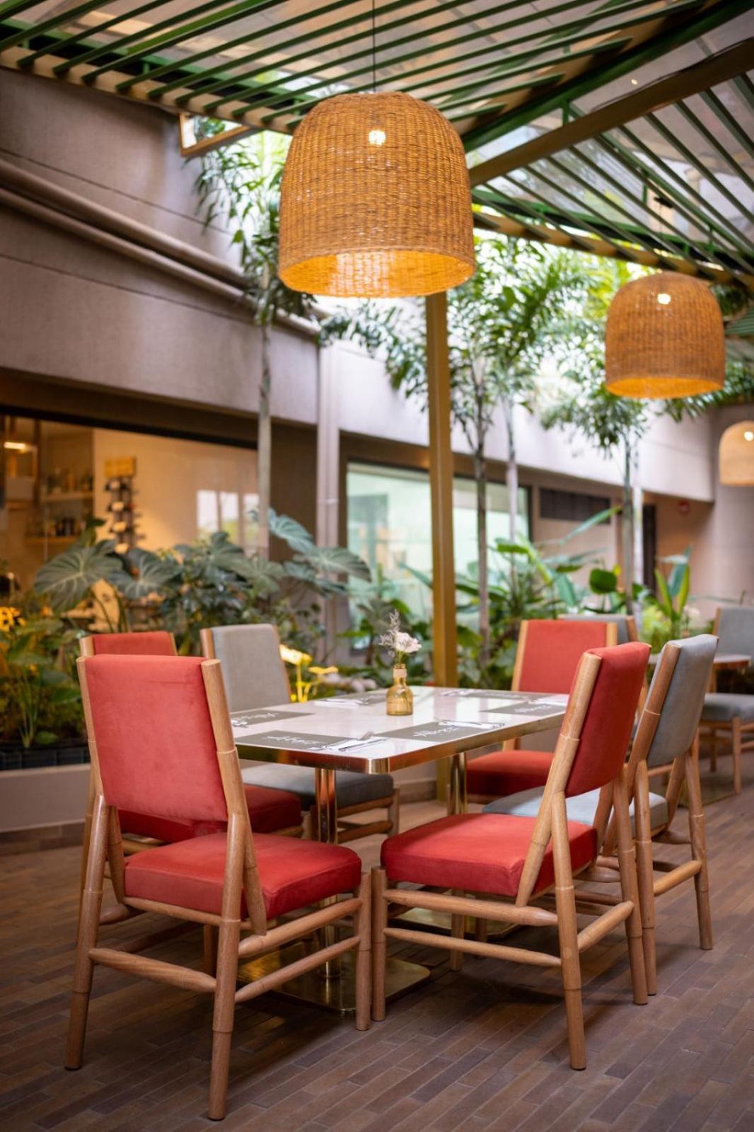Hotel Fairfield By Marriott Medellin Sabaneta à Itagüí Extérieur photo
